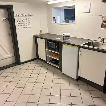H. C. Lumbyes Vej - Kaelderlejlighed Apartman