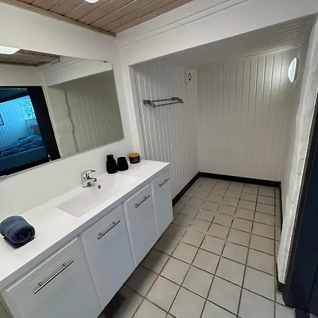 H. C. Lumbyes Vej - Kælderlejlighed Lejlighed Odense