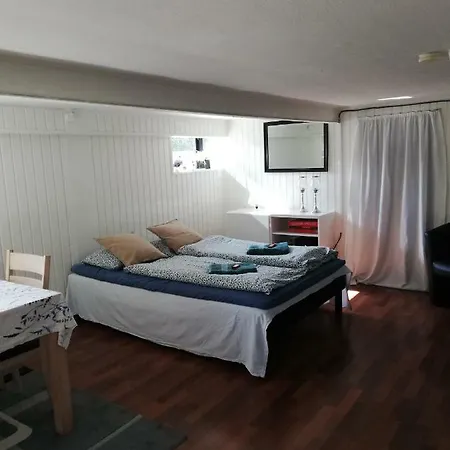 Apartment H. C. Lumbyes Vej - Kaelderlejlighed