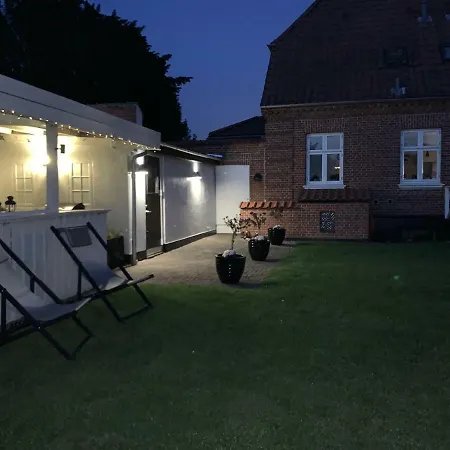 H. C. Lumbyes Vej - Kaelderlejlighed