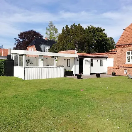 H. C. Lumbyes Vej - Kaelderlejlighed *